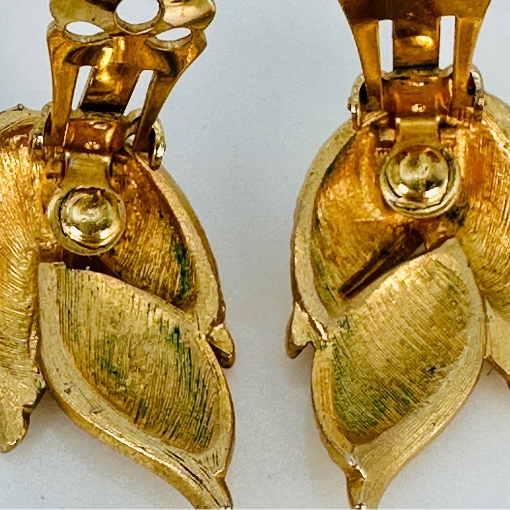 Vintage Coro Clip Leaf Earrings Signed Gold Tone Flame Mid Century 1960s Estate - Picture 8 of 10